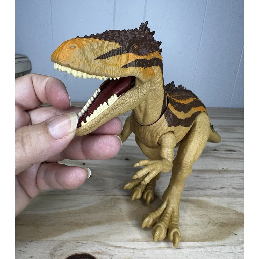 Jurassic World Dino Escape Mega Destroyers 'Carcharodontosaurus' Attack Action
